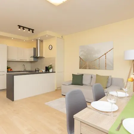 Praga Family With Parking By Renters