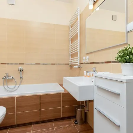 Praga Family With Parking By Renters Apartamento Varsovia