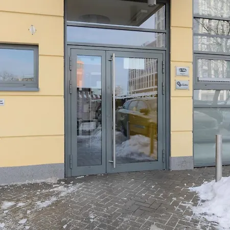 Praga Family With Parking By Renters