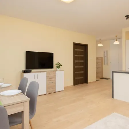 Apartment Praga Family With Parking By Renters *