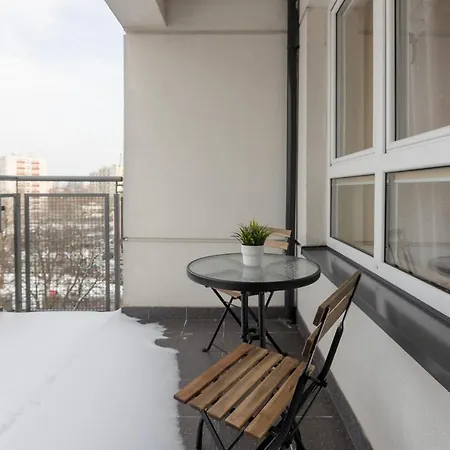 Praga Family With Parking By Renters Apartment
