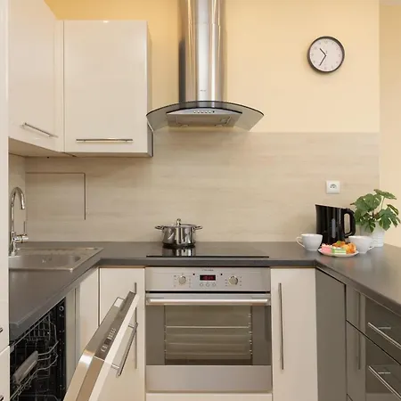 Apartment Praga Family With Parking By Renters *