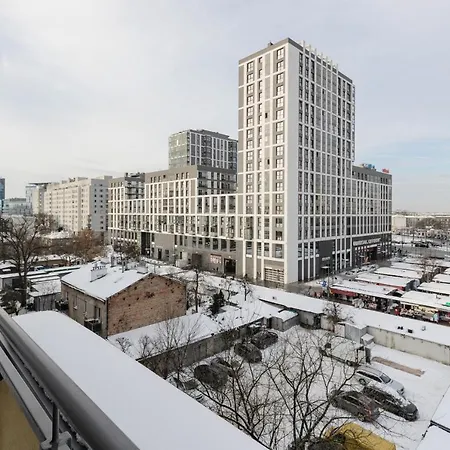 Praga Family With Parking By Renters Apartment
